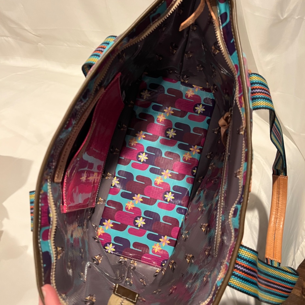 Consuela Large Zippered Tote - Twyla Legacy Cactus *RETIRED* - Picture 4 of 14